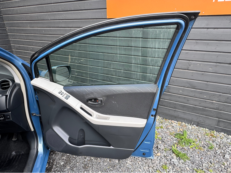 2008 Toyota Yaris - image 16