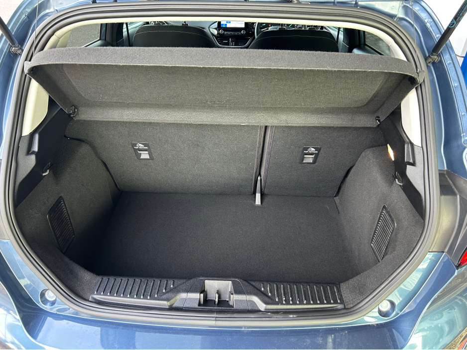 2023 Ford Fiesta - image 2