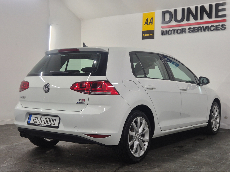 2015 Volkswagen Golf **HIGHLINE**ONLY 64000KMS**ALCANTARA SEATS*17" ALLOYS**LANE ASSIST**KEYLESS ENTRY AND START**ADAPTIVE CRUISE CONTROL**DUAL ZONE CLIMATE CONTROL**REVERSE CAMERA**BLUETOOTH STREAMING**FOLDING MIRRO €15,449