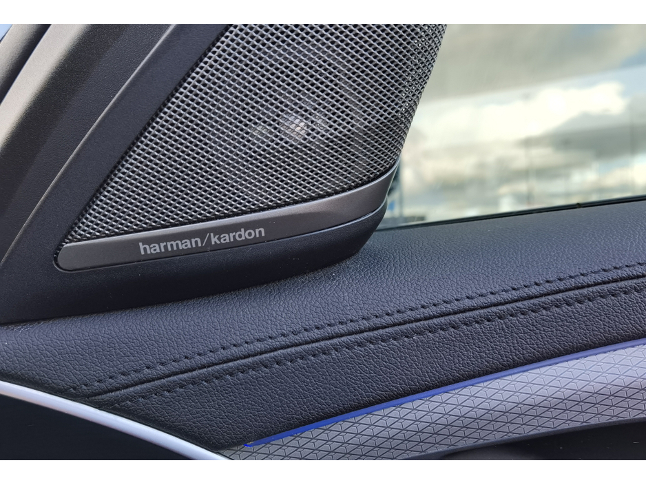 2017 BMW 5 Series - image 18