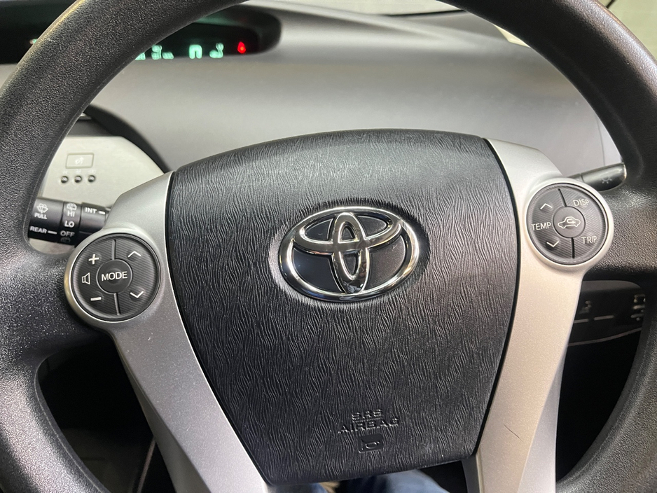 2015 Toyota Prius - image 19