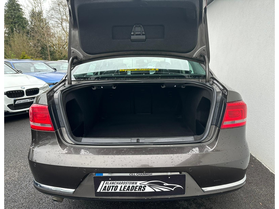 2012 Volkswagen Passat - image 29