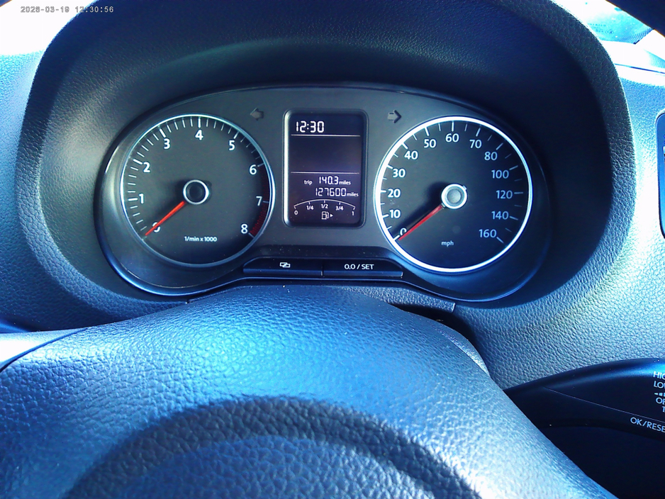 2012 Volkswagen Polo - image 4