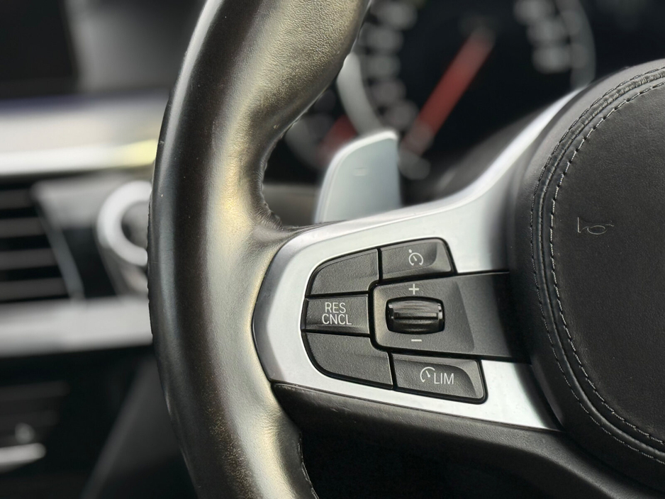 2018 BMW 5 Series - image 10