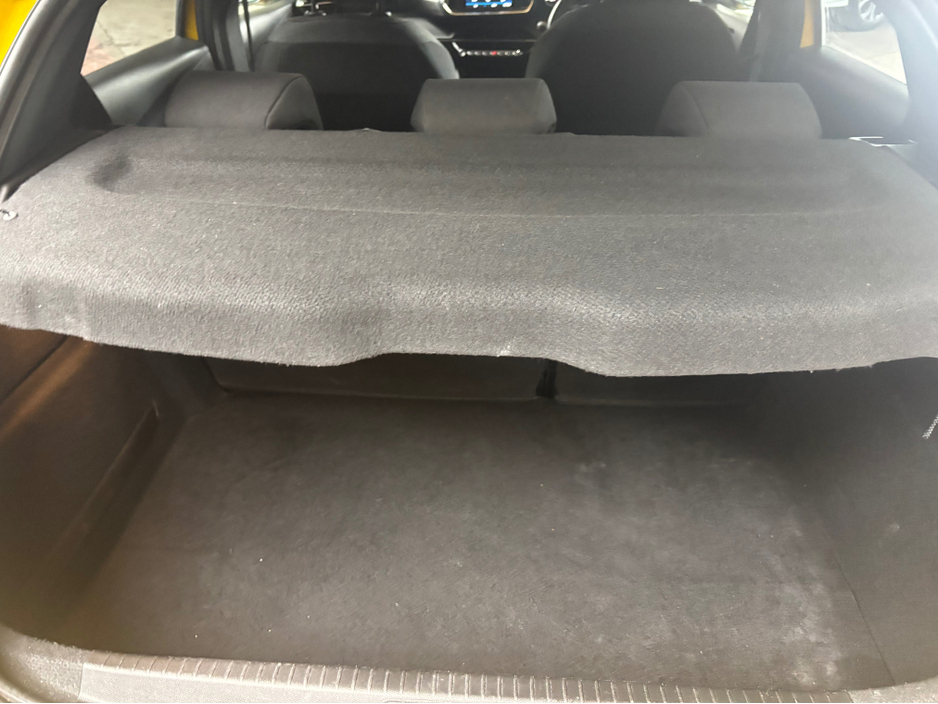 2023 Peugeot 208 - image 2