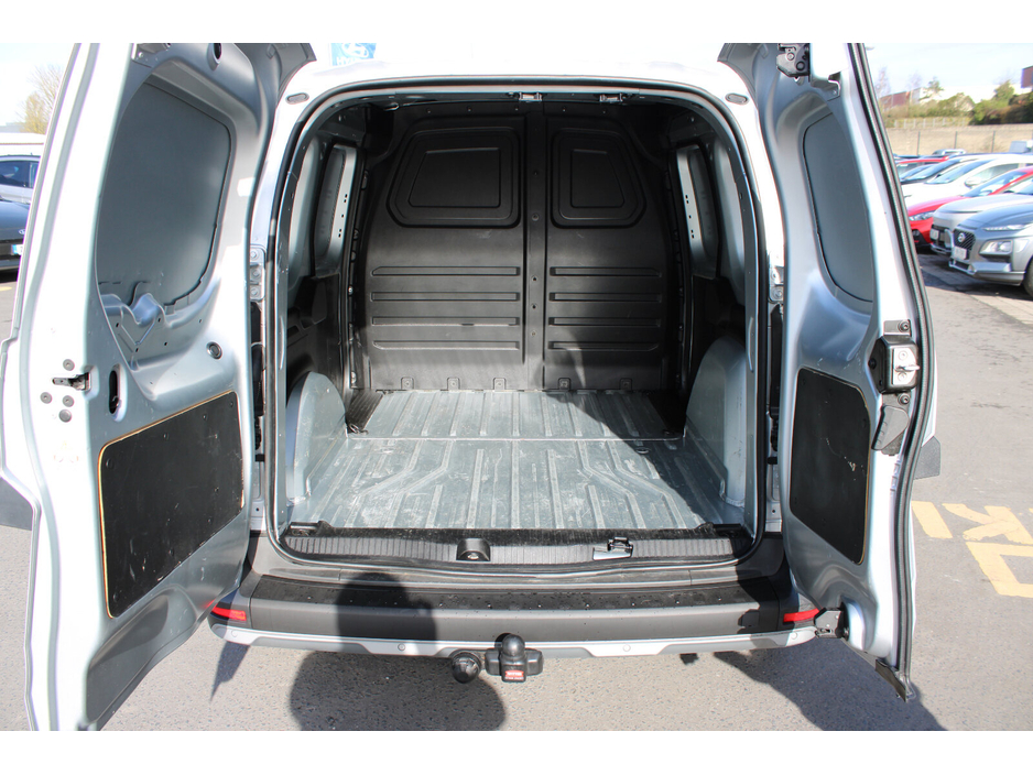 2023 Renault Kangoo - image 13