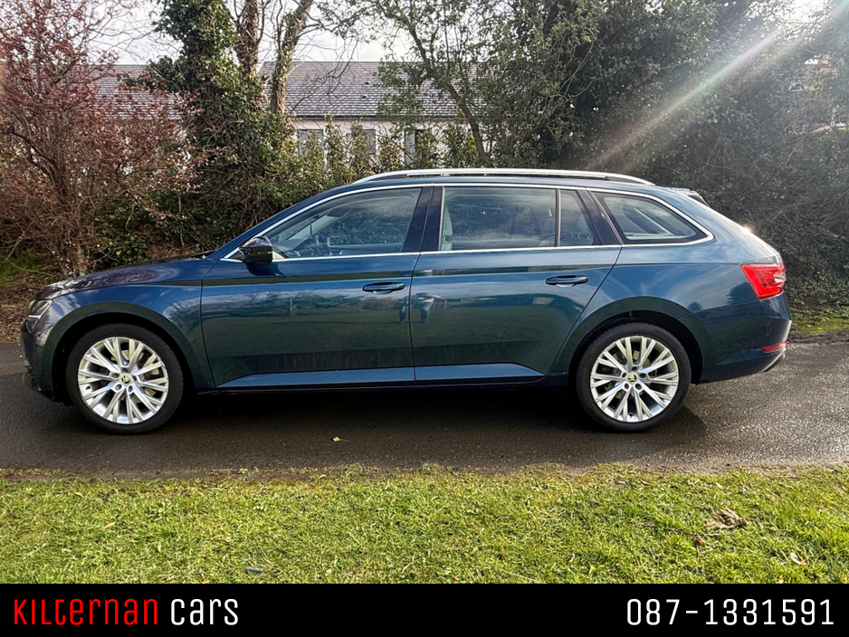 2022 Skoda Superb - image 5