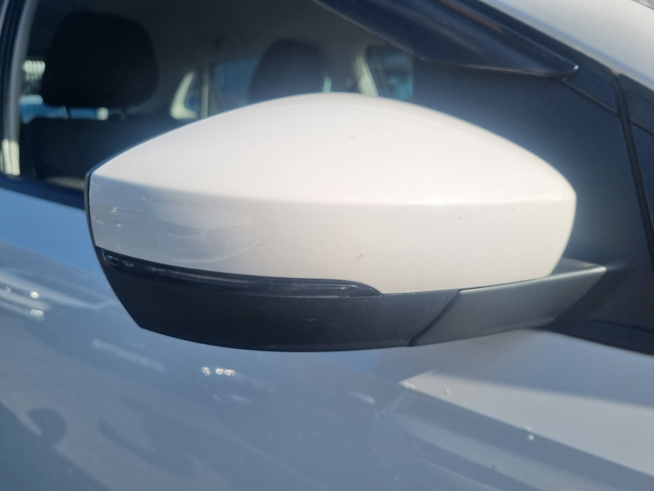 2014 Volkswagen Polo - image 16