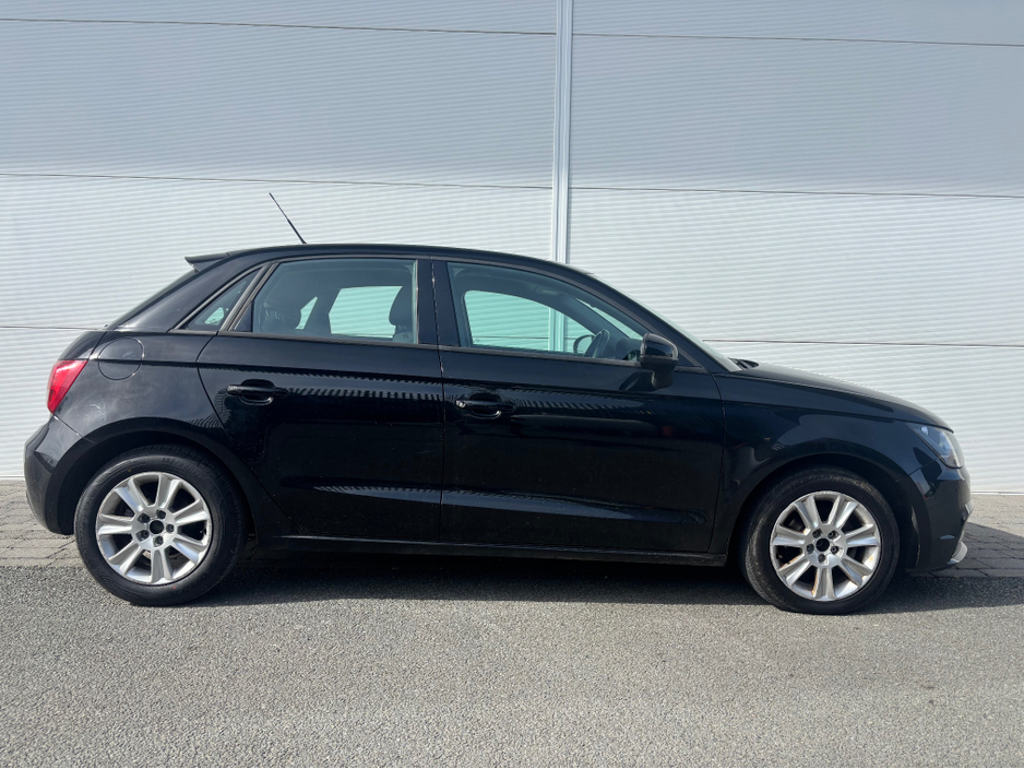 2015 Audi A1 - image 8