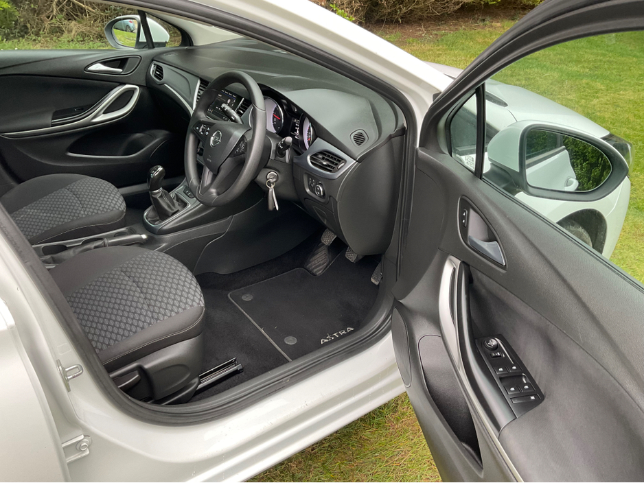 2020 Opel Astra - image 19