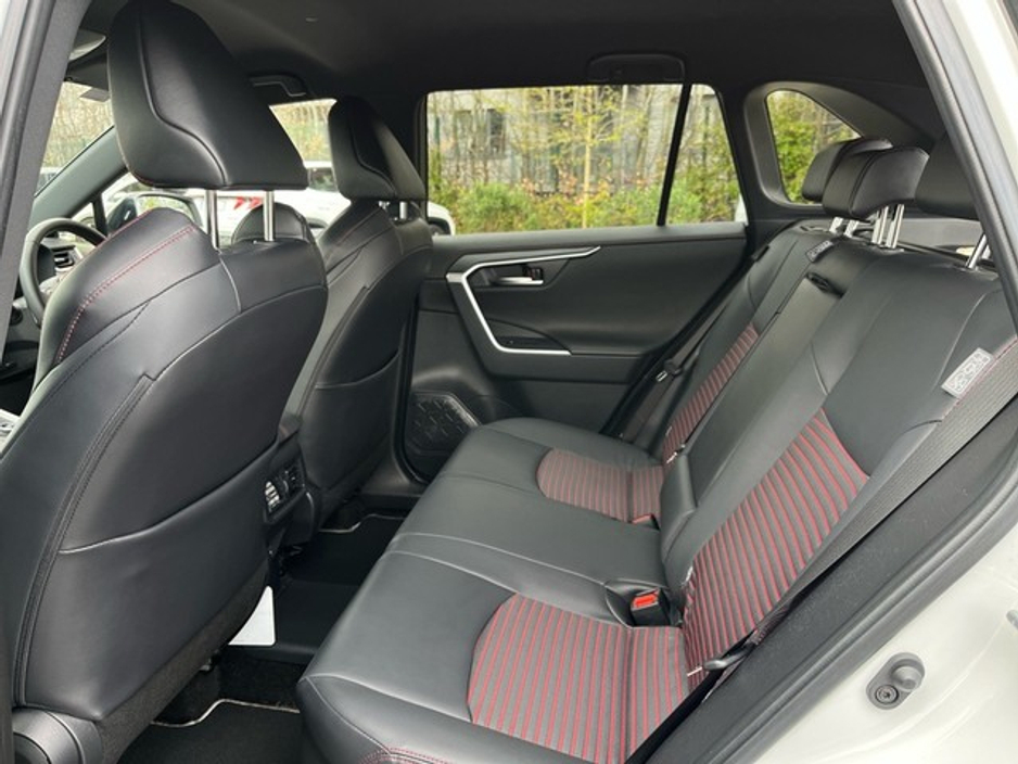 2024 Toyota Rav4 - image 7