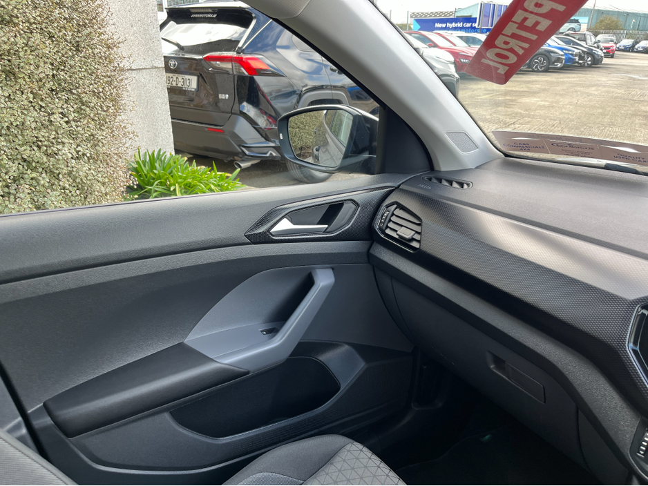 2021 Volkswagen T-Cross - image 15