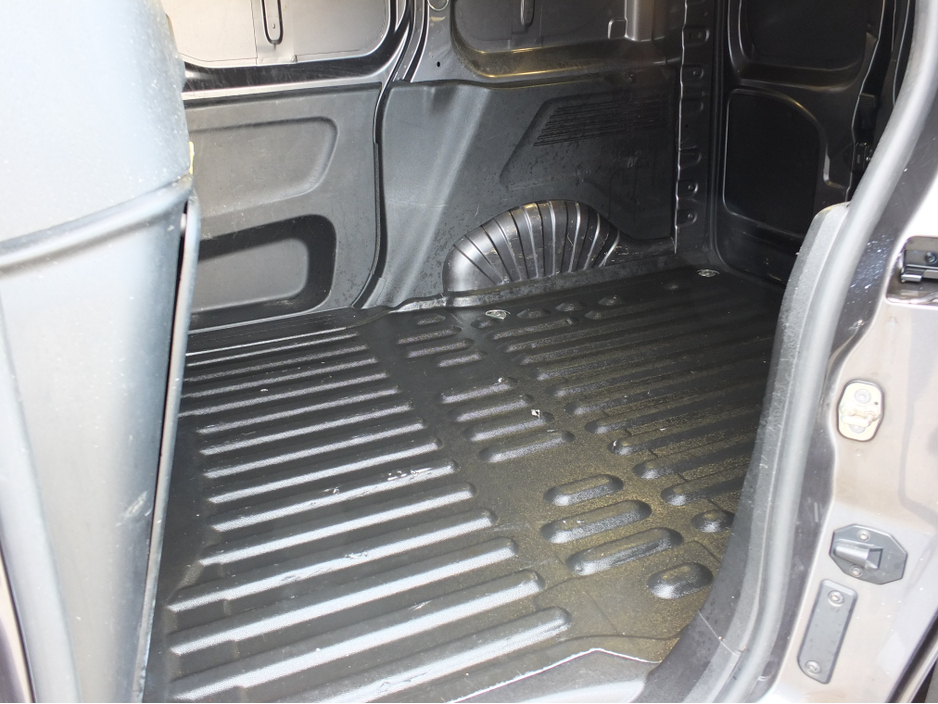 2022 Citroen Berlingo - image 13