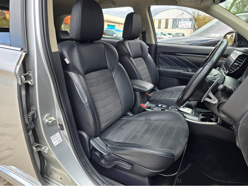 2019 Mitsubishi Outlander - image 11