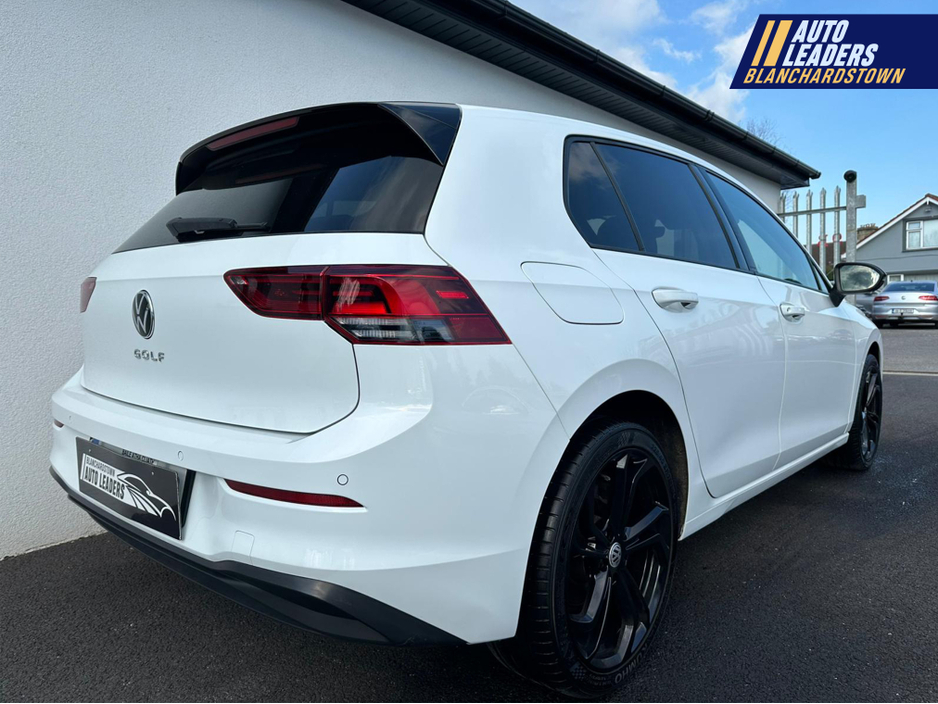 2022 Volkswagen Golf - image 7