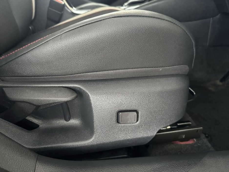 2024 Toyota Corolla - image 13