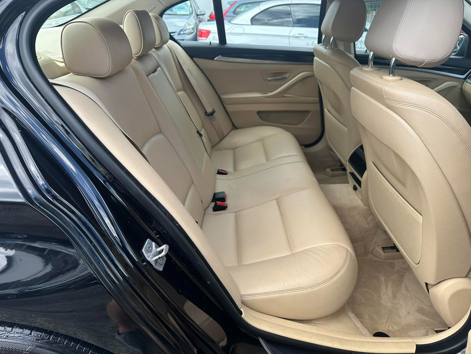2016 BMW 5 Series - image 10