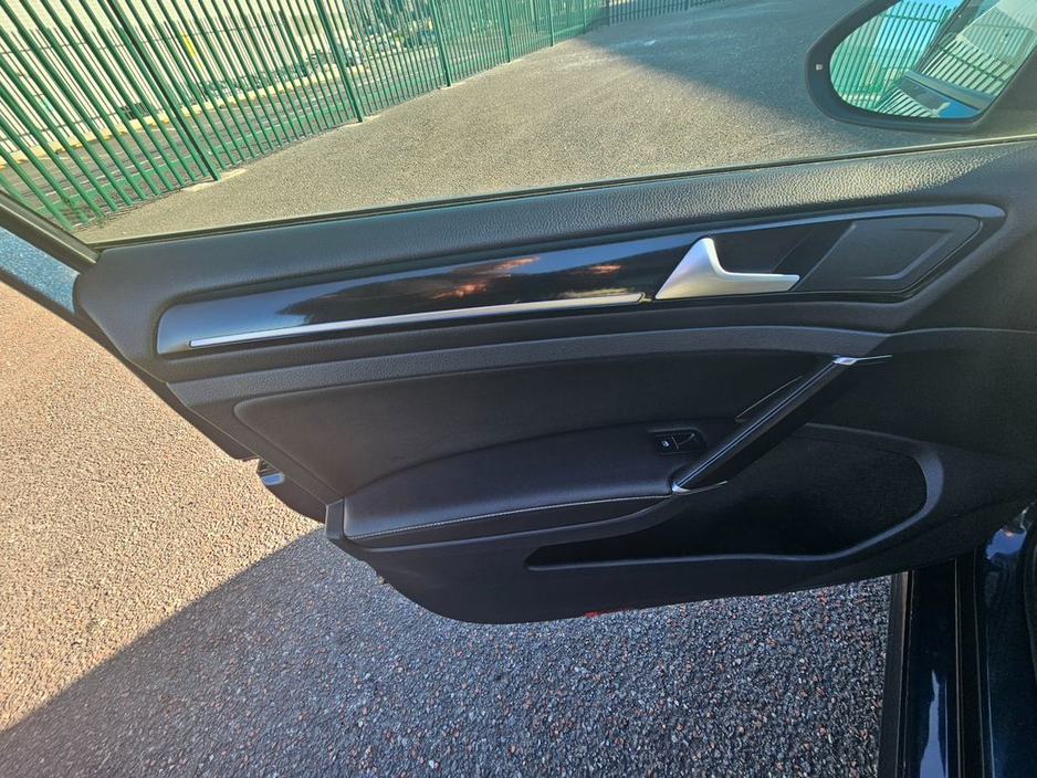 2016 Volkswagen Golf - image 35