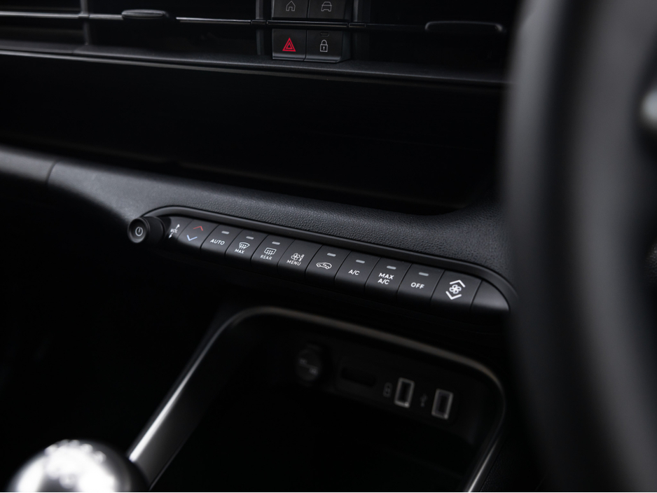 2025 Jeep Avenger - image 16