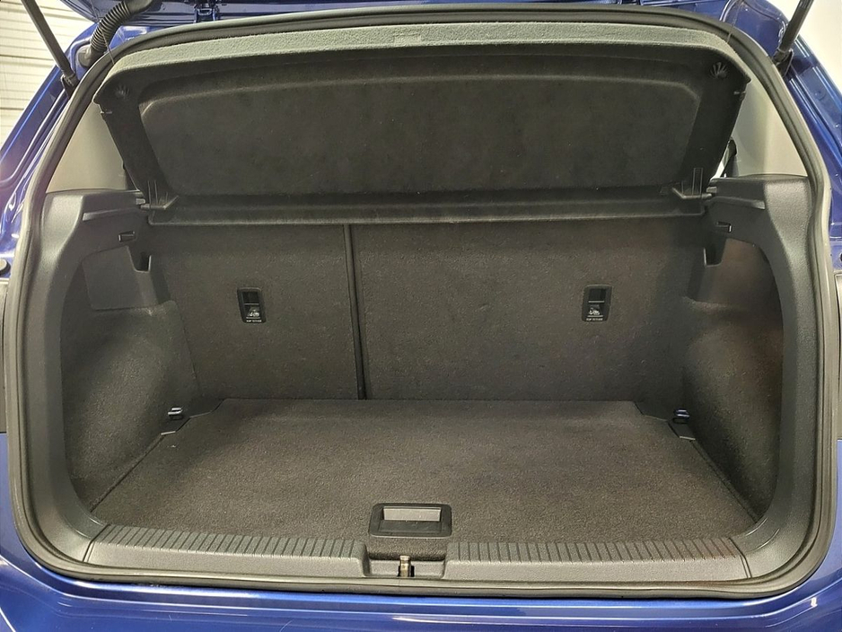 2020 Volkswagen T-Cross - image 10