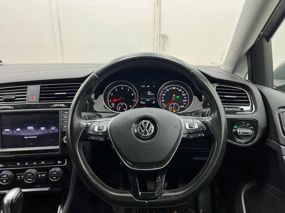 2016 Volkswagen Golf - image 18