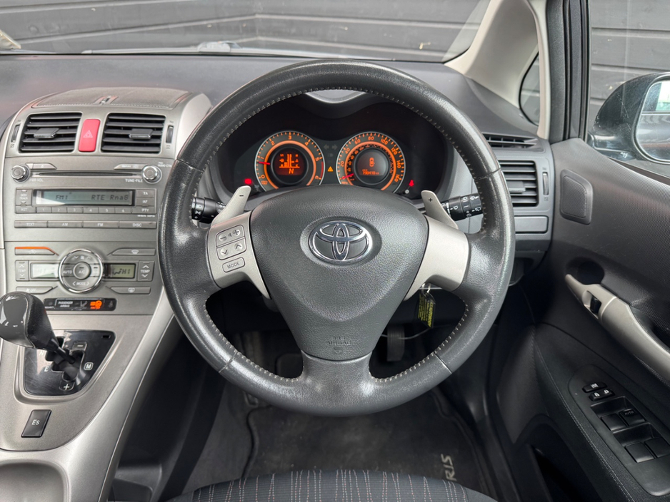 2009 Toyota Auris - image 11