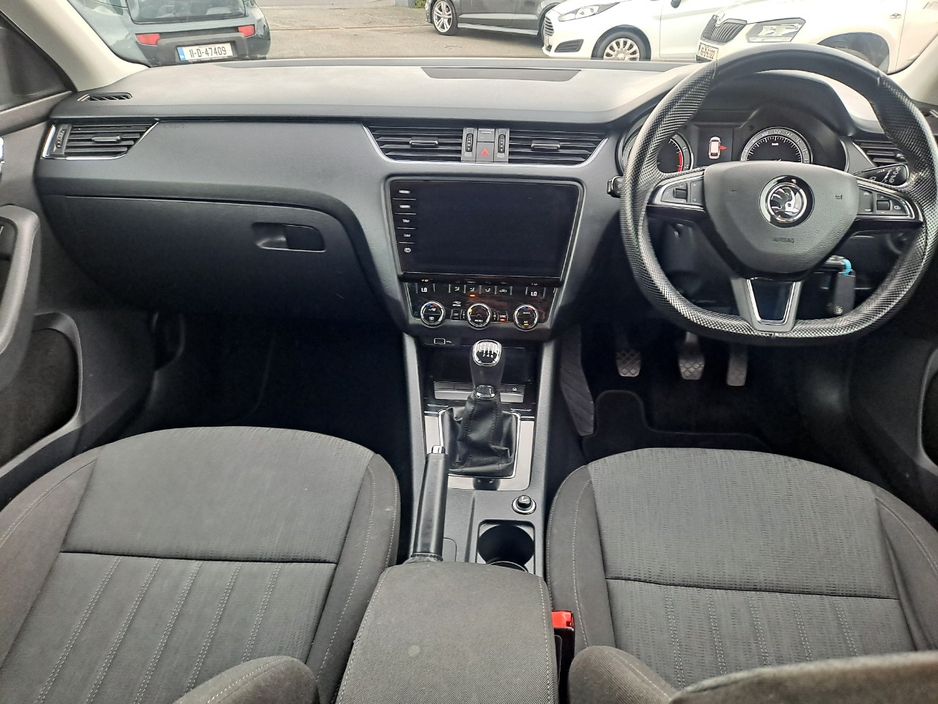 2020 Skoda Octavia - image 21