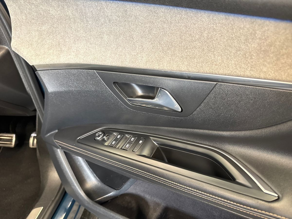 2024 Peugeot 5008 - image 11
