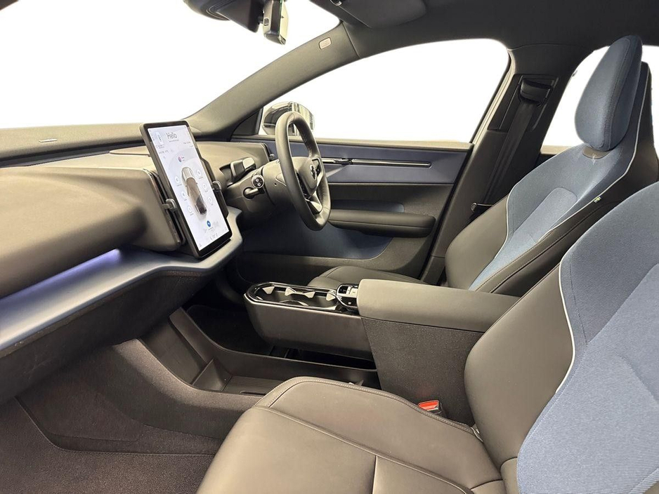 2024 Volvo EX30 - image 2