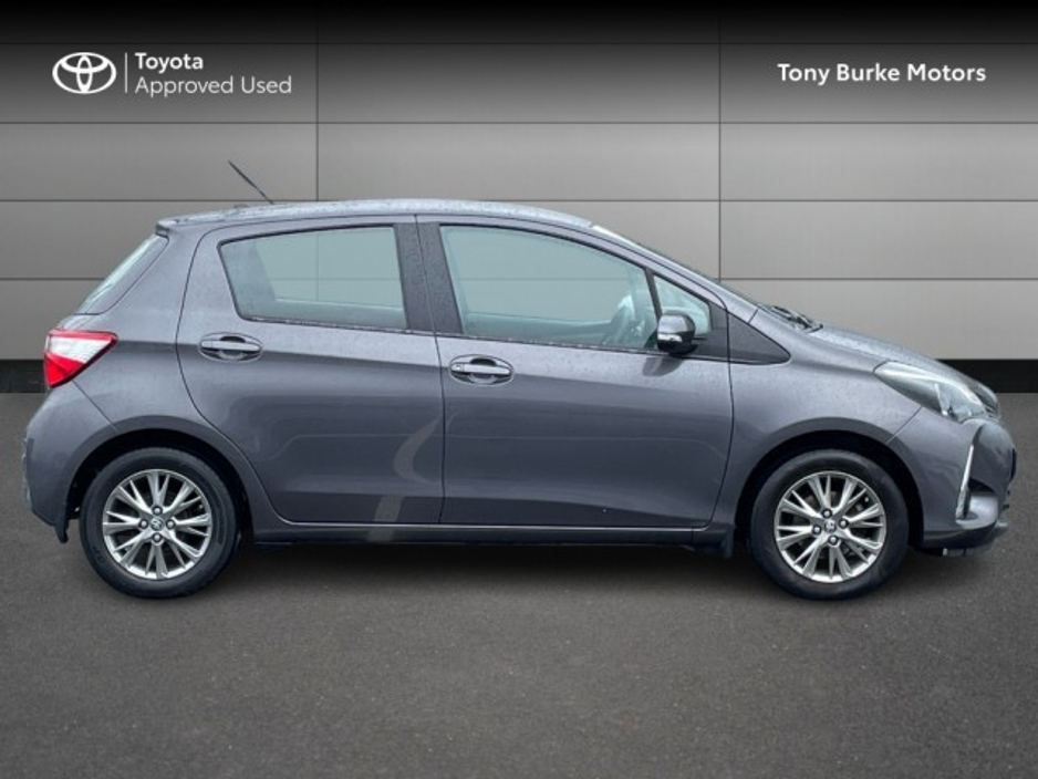 2020 Toyota Yaris - image 3