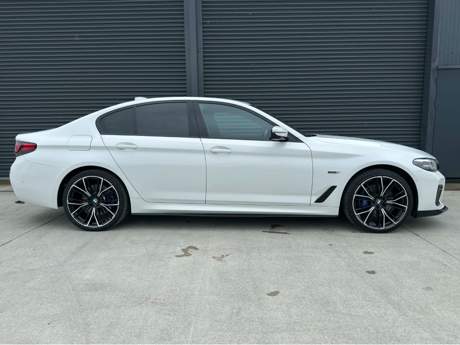 2022 BMW 5 Series - image 3