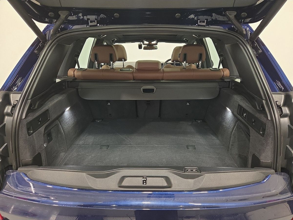 2023 BMW X5 - image 13
