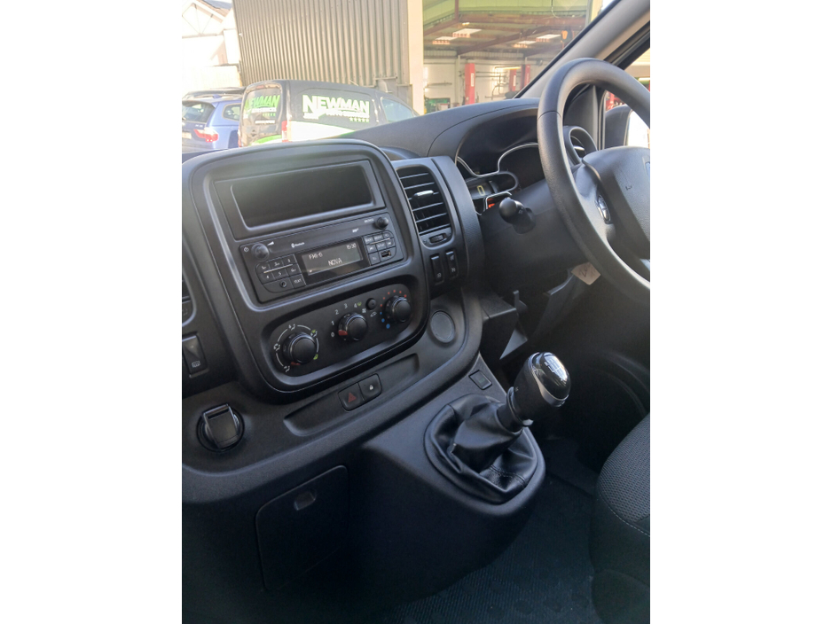 2020 Renault Trafic - image 15