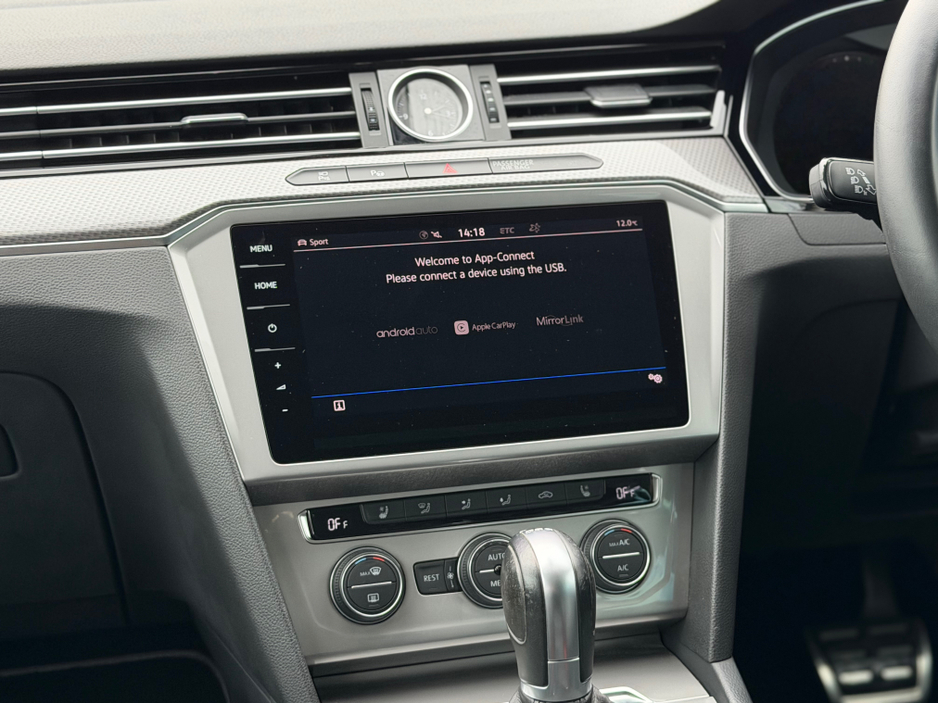 2020 Volkswagen Passat - image 20