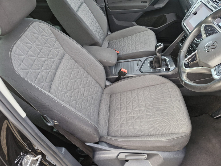 2023 Volkswagen Tiguan - image 9