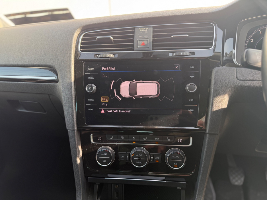 2018 Volkswagen Golf - image 14