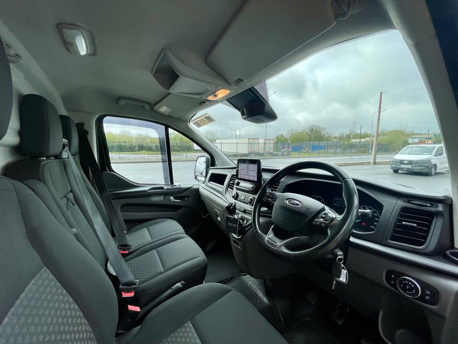 2023 Ford Transit Custom - image 9