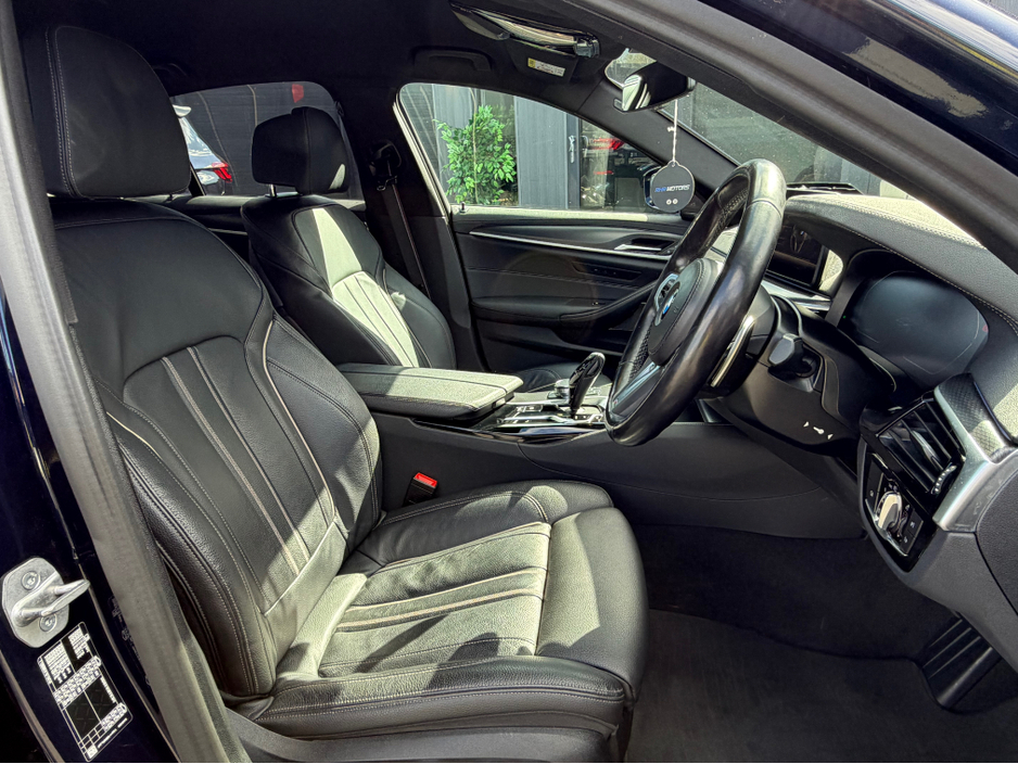 2022 BMW 5 Series - image 20