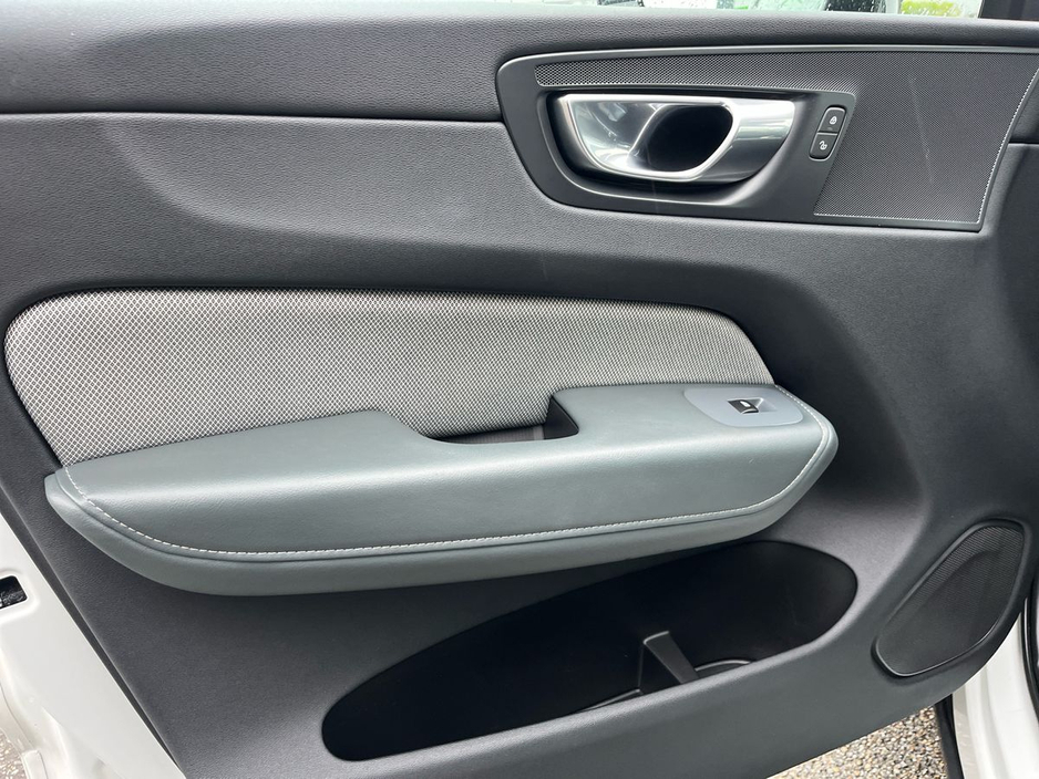 2023 Volvo XC60 - image 11