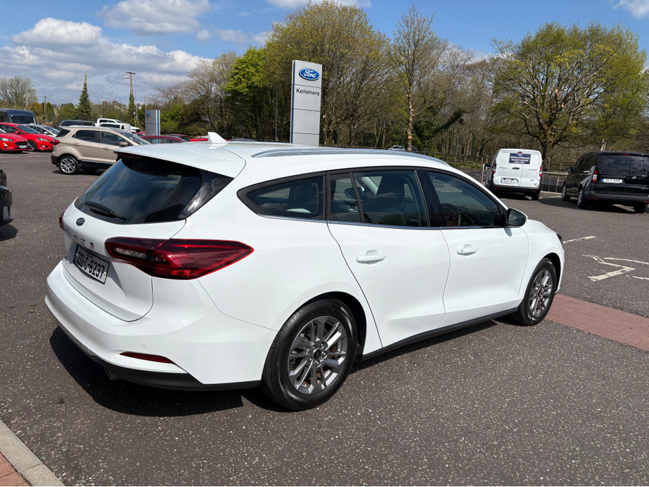 2023 Ford Focus - image 5