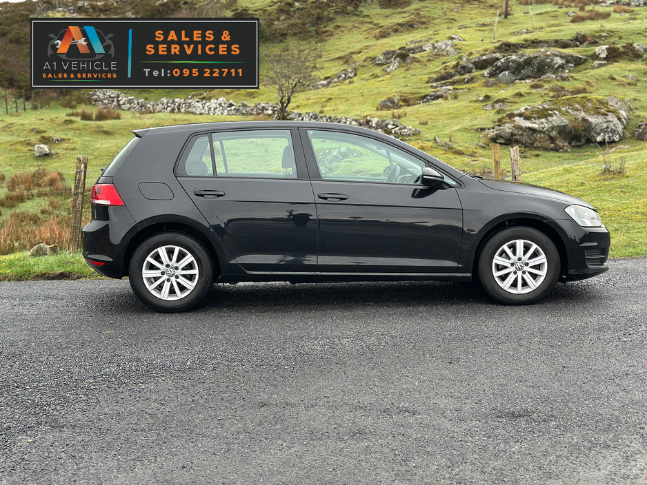 2013 Volkswagen Golf - image 22