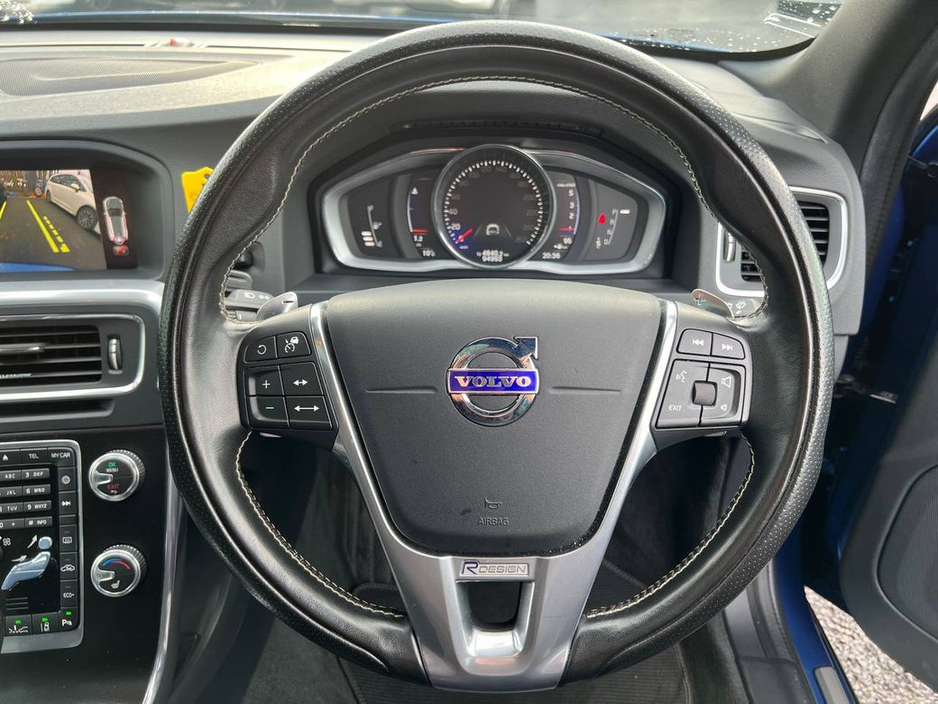 2017 Volvo V60 R-DESIGN D4 2.0 // OPENING SUNROOF // SERVICE HISTORY // DIAMOND CUT ALLOYS €19,900