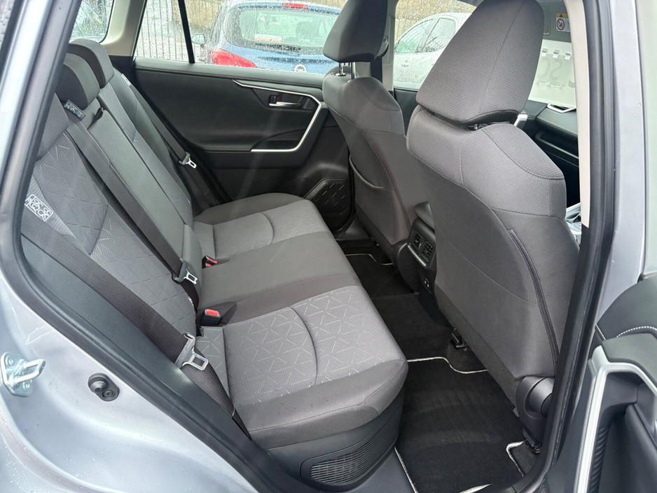 2020 Toyota Rav4 - image 10