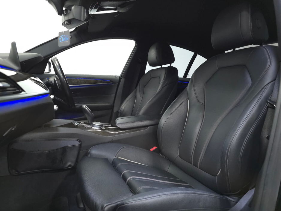 2017 BMW 5 Series - image 14