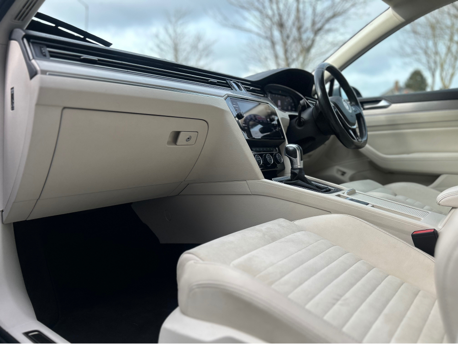 2018 Volkswagen Passat - image 11