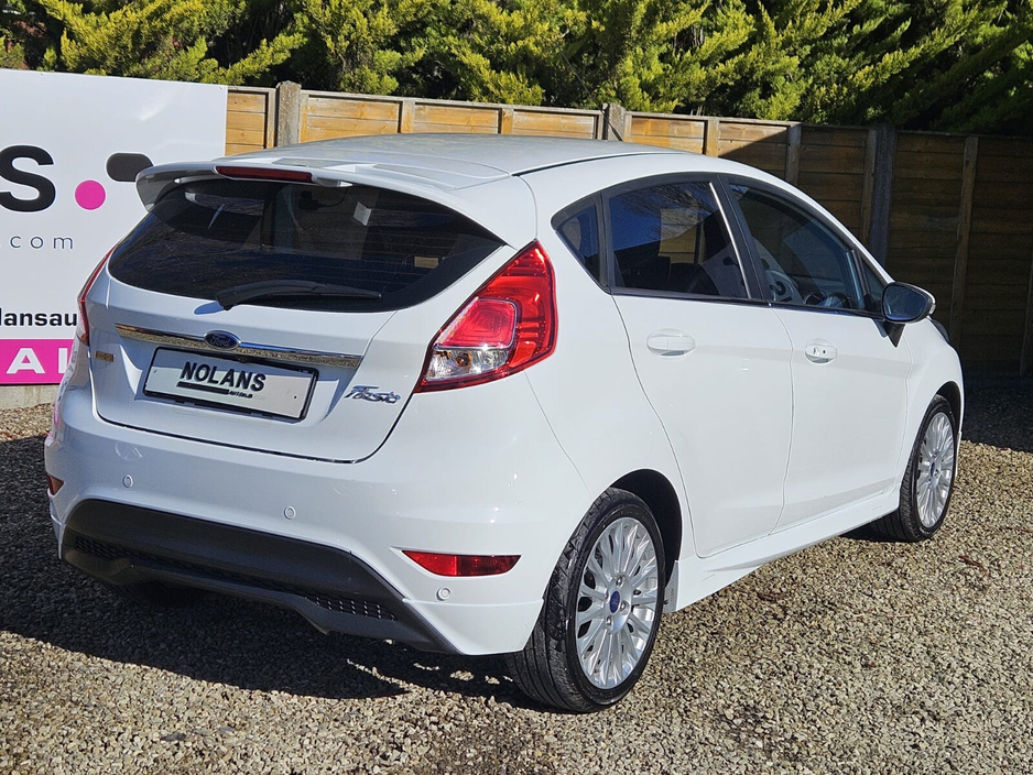 2016 Ford Fiesta - image 9