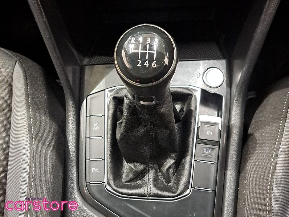 2017 Volkswagen Tiguan - image 16