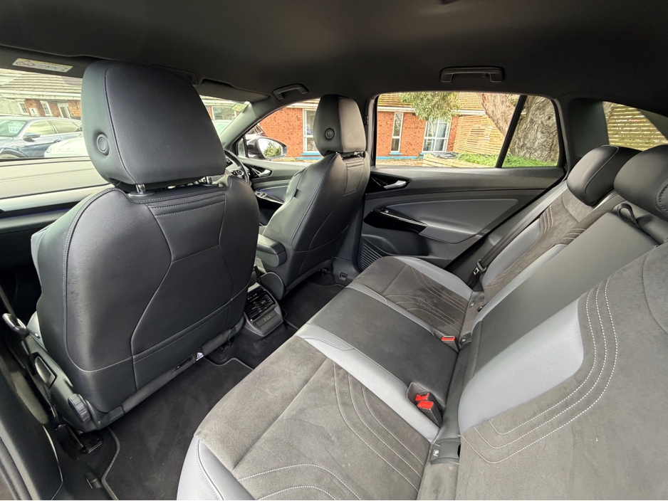 2023 Volkswagen ID.4 - image 24