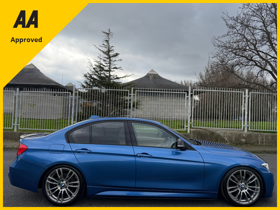 2013 BMW 3 Series - image 8