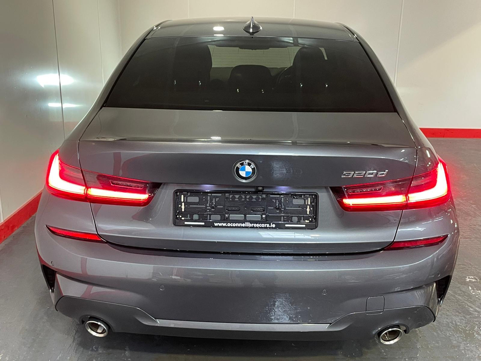 2021 BMW 3 Series - image 7